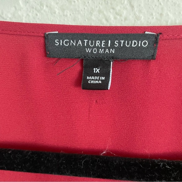 Signature Studio Burgundy Blouse with Gold Accents size 1X geometric pattern - Picture 4 of 11